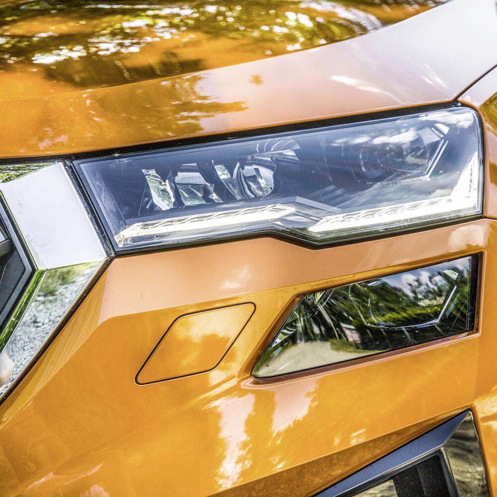 ŠKODA KAROQ: Priplatiť si za LED matrix svetlomety rozhodne odporúčame. Najmä ak často jazdíte v noci.