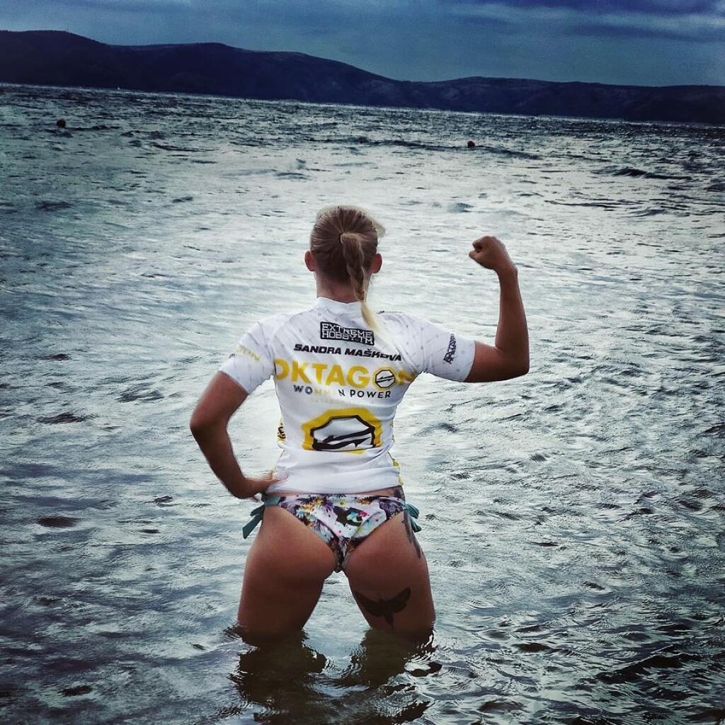 Sandra Mašková si oddýchne od bojov v klietke a chce preraziť na sociálnej sieti pre dospelých.