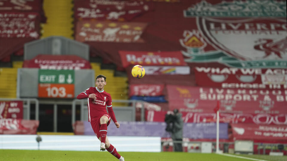 JB 51 Liverpool - Hráč Liverpoolu Andrew Robertson strieľa vo futbalovom zápase anglickej ligy Premier League FC Liverpool - FC Burnley v Liverpooli 21. januára 2021. FOTO TASR/AP

Liverpool's Andrew Robertson shoots the ball during the English Premier League soccer match between Liverpool and Burnley in Liverpool, England, Thursday, Jan. 21, 2021. (AP Photo/Jon Super, Pool)