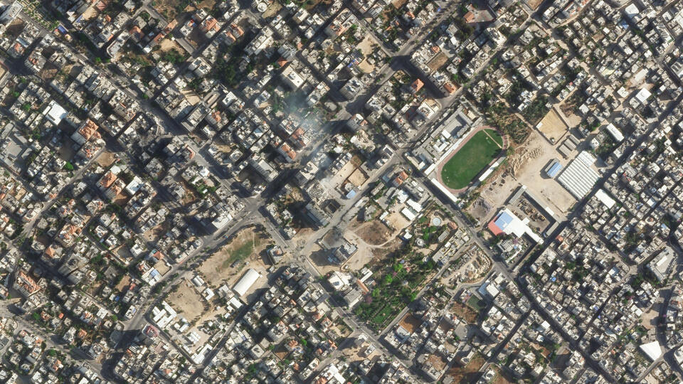 JB 23 Gaza - Na satelitnej snímke pohľad na trosky výškovej budovy, v ktorej sídlili viaceré zahraničné médiá, vrátane agentúry The Associated Press (AP) a panarabskej televízie al-Džazíra po izraelskom leteckom útoku v Gaze v sobotu 16. mája 2021. FOTO TASR/AP
This Sunday, May 16, 2021, satellite image provided by Planet Labs Inc. shows the rubble of a Gaza Strip high-rise building once home to the offices of The Associated Press and the Al-Jazeera satellite news network. An Israeli strike ami