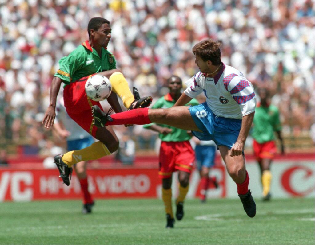 Oleg Salenko (Rusko, 6 gólov na MS 1994) - Dodnes je jediný víťaz Zlatej kopačky pre najlepšieho strelca MS, ktorého krajina vypadla už v skupine. Po skončení kariéry presedlal na plážový futbal, viedol v ňom reprezentáciu Ukrajiny. Neskôr sa vrátil ku klasickému futbalu, angažoval sa v Ukrajinskom futbalovom zväze.
