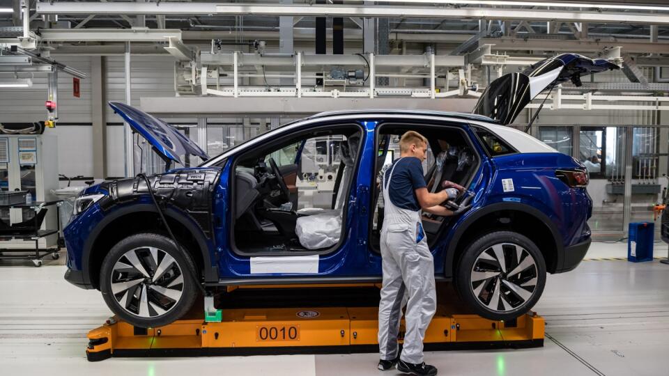 Volkswagen Revs Up ID.4 Electric Car Production