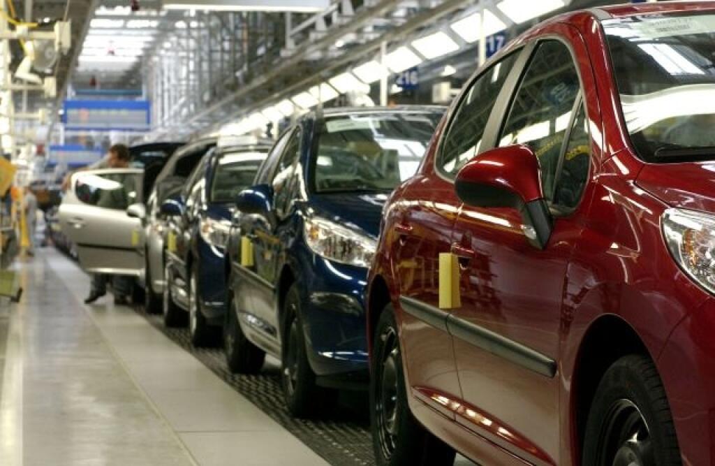 Slováci sú pri kúpe osobných automobilov konzervatívny, najmä èo sa týka výberu farieb. Takéto skúsenosti má PSA Peugeot Citroen Slovakia pri predaji modelu vyrábaného v trnavskej automobilke. Z tohtoroèných 1277 predaných vozidiel modelu 207 sa pod¾a údajov predajcu Peugeot Slovakia s.r.o. Bratislava najviac predalo šedej farby. Peugeot Slovakia s.r.o. verí, že tento trend sa zmení po nástupe nových modelov Peugeotov 207 SW a 308, ktoré dnes predstavili v Trnave novinárskej obci. Oba modely kon