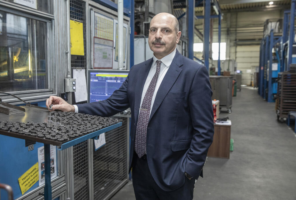 Na snímke je metalurg a zakladateľ závodu práškovej metalurgie GEVORKYAN, s.r.o.   Artur Gevorkyan.