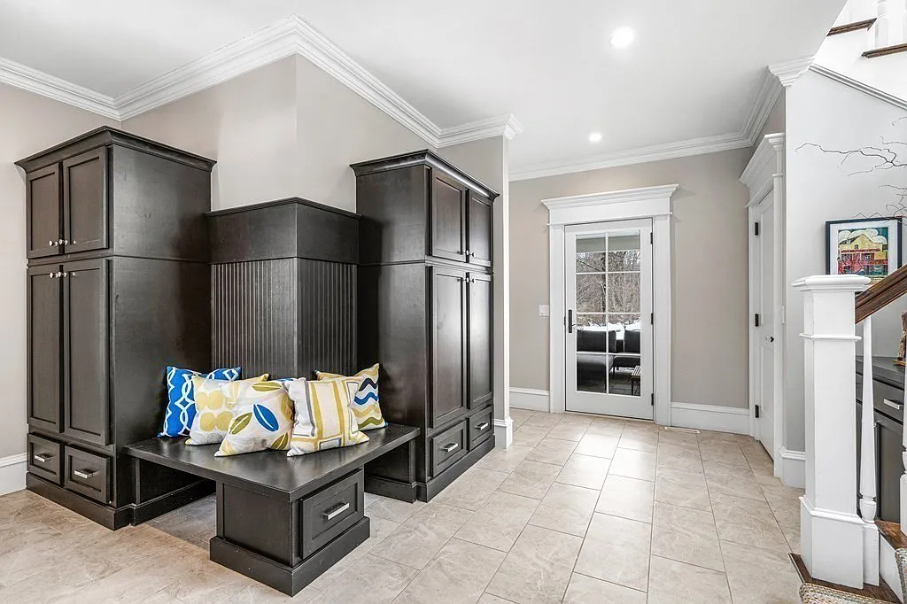 Podľa webu truepeoplesearch.com Zdeno aj jeho manželka bývajú v meste Weston západne od Bostonu. Luxusná vila vo vychytenej štvrti podľa realitného portálu zillow.com má hodnotu 4 milióny dolárov.