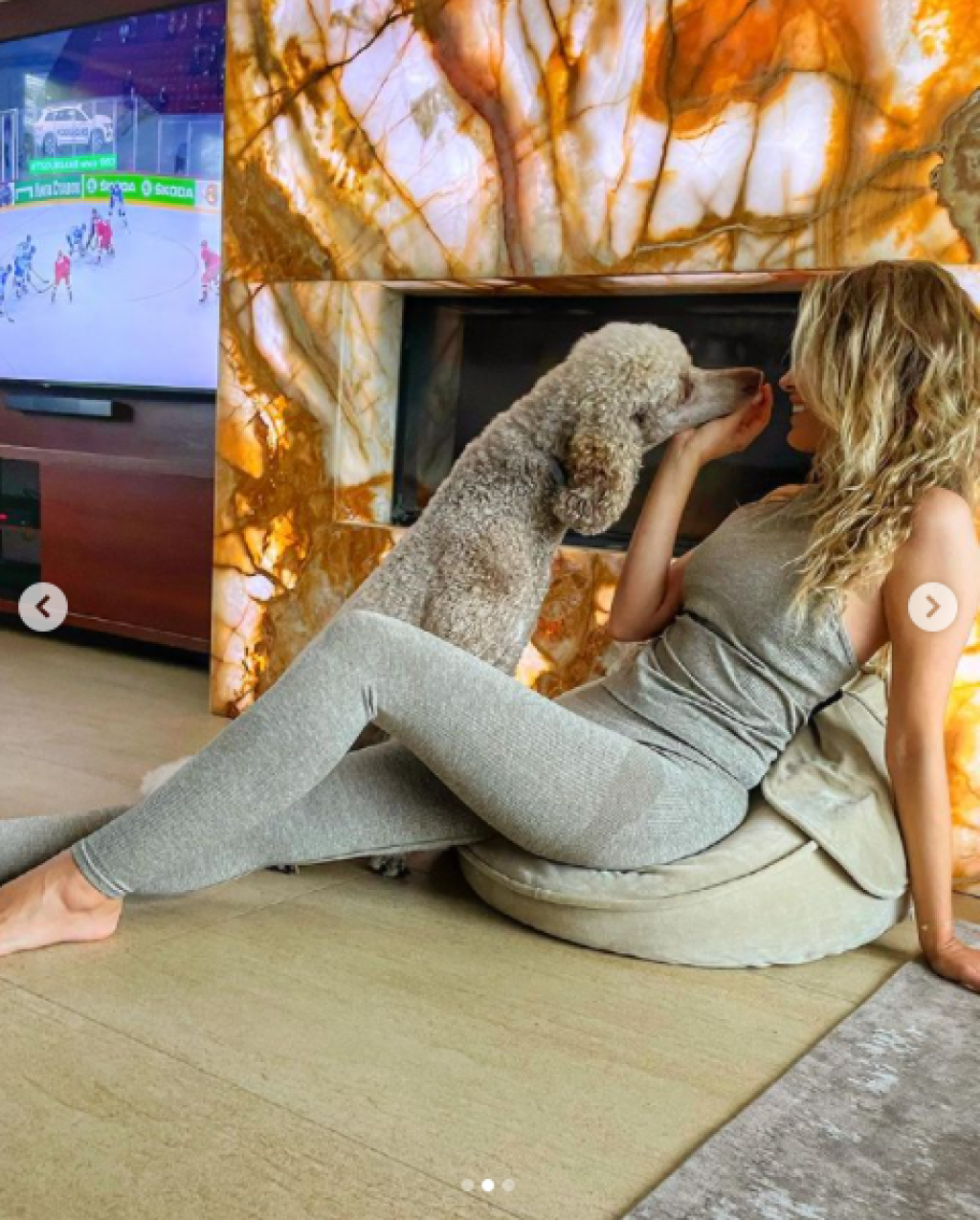Jasmína má doma luxusný krb