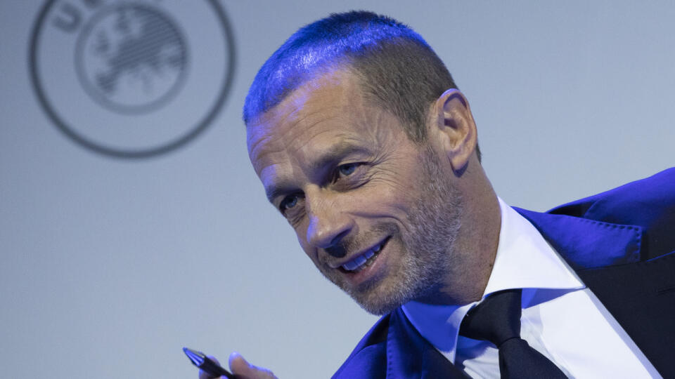 WA 27 archív Amsterdam - Na archívnej snímke z 3. marca 2020 prezident UEFA Aleksander Ceferin gestikuluje počas zasadnutia Európskej futbalovej únie (UEFA) v Amsterdame. Dvanásť z najväčších európskych futbalových klubov v pondelok v noci oznámilo plány na vytvorenie Superligy, ktorá má konkurovať súťažiam Európskej futbalovej únie (UEFA). AC Miláno, Arsenal, Atletico Madrid, Chelsea, Barcelona, Inter Miláno, Juventus, Liverpool, Manchester City, Manchester United, Real Madrid a Tottenham Hotsp