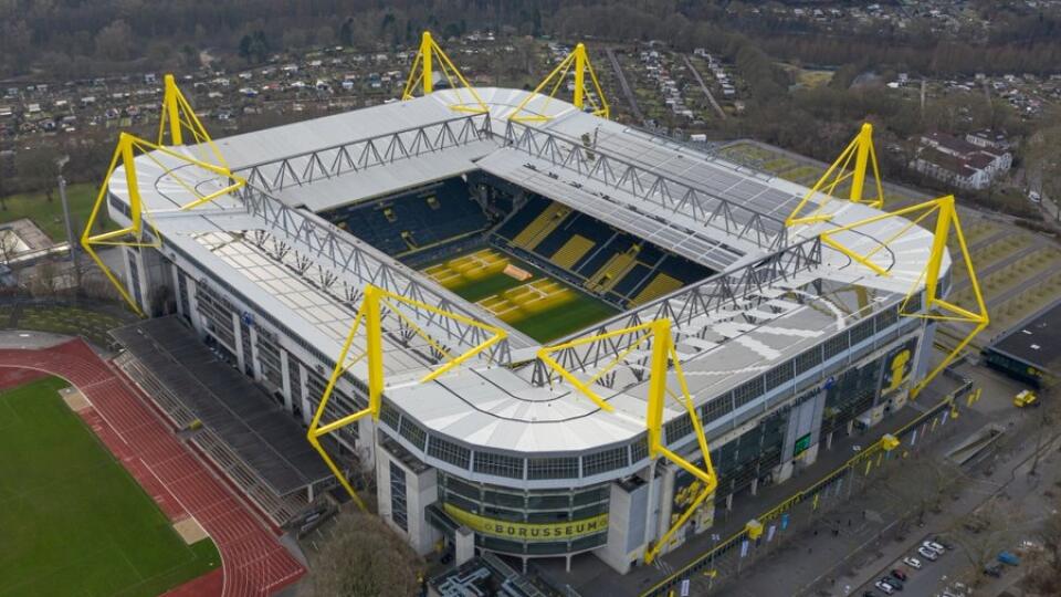 Nemecký futbalový klub Borussia Dortmund na svojom štadióne nainštaluje pred záverečným duelom prebiehajúcej sezóny termokamery, ktoré budú kontrolovať príznaky ochorenia COVID-19 u účastníkov stretnutia.