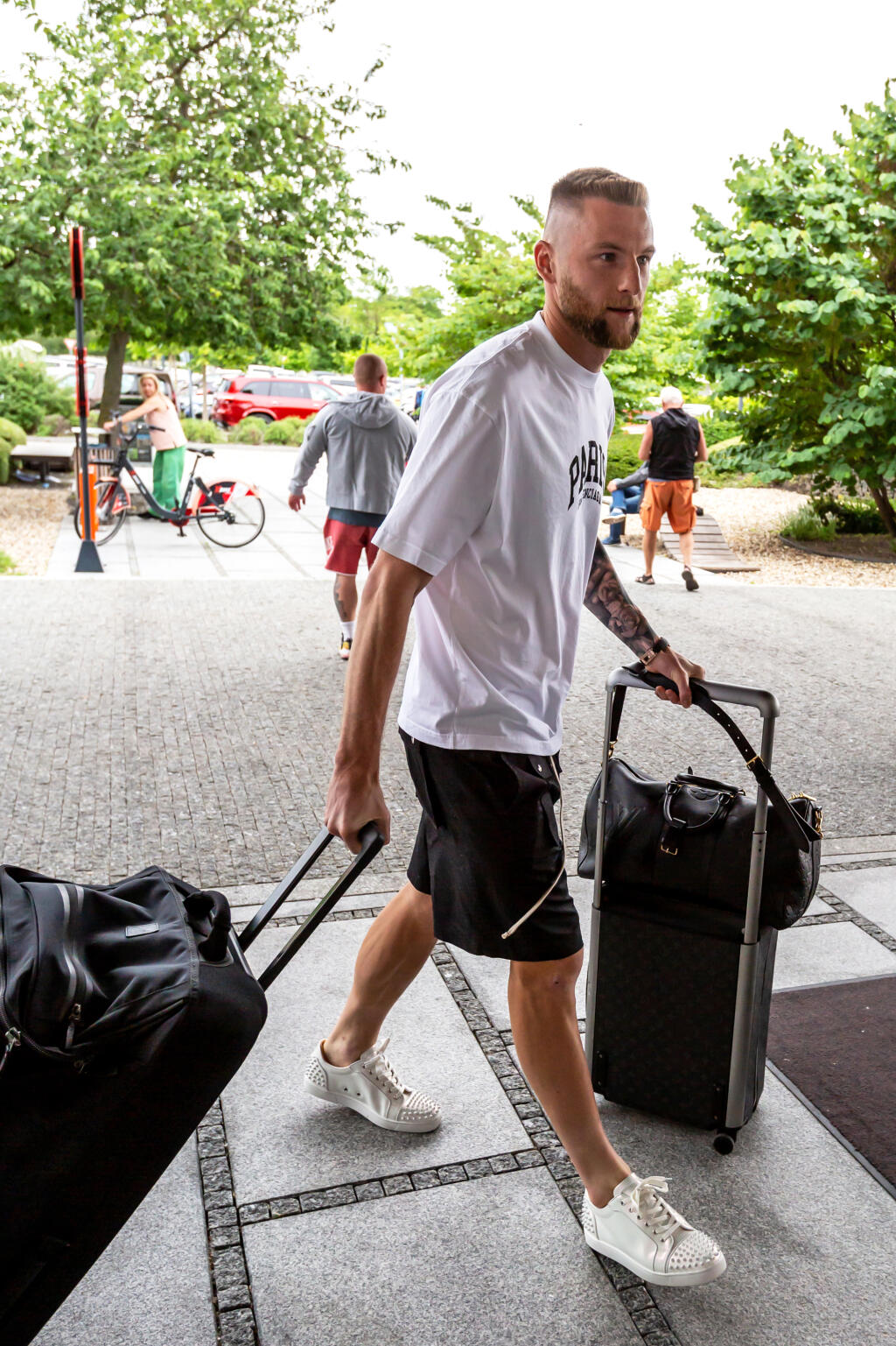 O jeho služby má eminentný záujem Paríž Saint Germain a po novom aj londýnska Chelsea.