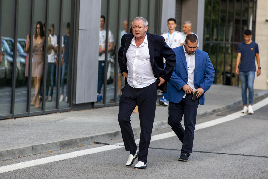 Minulý týždeň v piatok šokoval vyhlásením majiteľ Slovana Bratislava Ivan Kmotrík starší, že odvolal z funkcie športového riaditeľa klubu Richarda Trutza a ďalších členov vedenia.