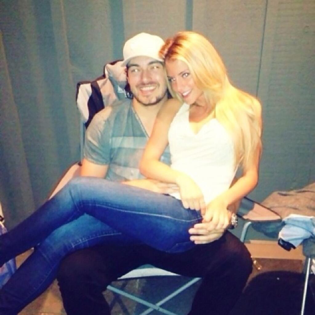 Hviezda NHL Drew Doughty sa pozná so svojou manželkou Nicole Arrudou už od deviatej triedy. Dvojica spolu chodila už od stredoškolských čias a v roku 2018 sa zosobášili v Muskoke v Ontáriu.