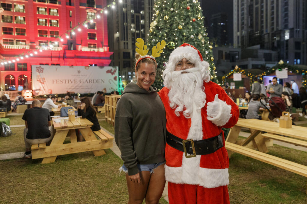 Slovenská tenistka Dominika Cibulková absolvuje v Dubaji náročnú prípravu na novú sezónu. Počas pobytu v Dubaji stihla s časťou tímu zavítať aj na miestne vianočné trhy.