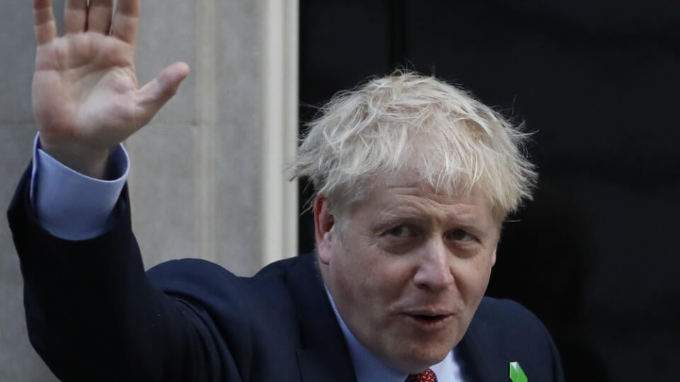 JB 11 Londýn - Britský premiér Boris Johnson máva novinárom zo schodov svojho sídla na Downing Street 10 v Londýne 10. októbra 2019. FOTO TAR/AP

Britain's Prime Minister Boris Johnson waves to the media from the doorstep of 10 Downing Street in London, Thursday, Oct. 10, 2019. (AP Photo/Alastair Grant)