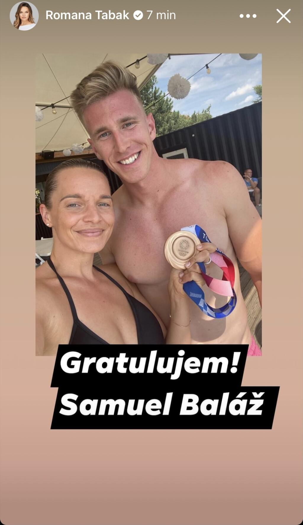 Romana Tabák gratulovala aj bronzovému štvorkajaku z olympiády v Tokiu. Túto fotku však po krátkom čase sama zmazala.