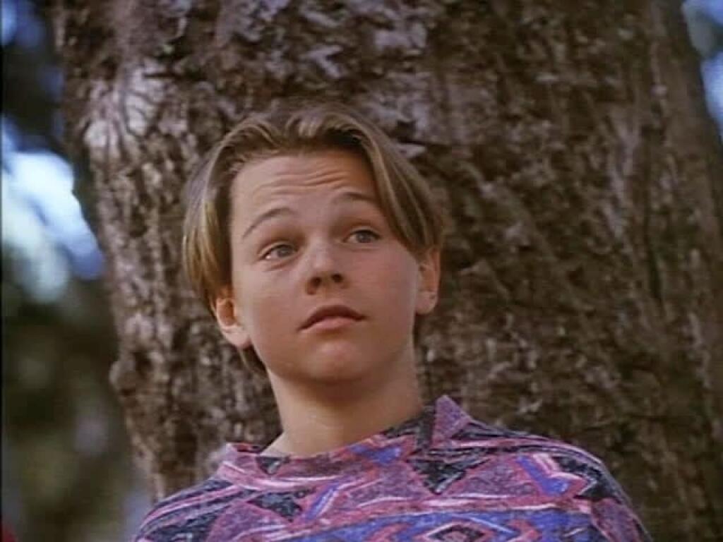Leo DiCaprio (46): Critters 3 (1991): Zjavne existuje trend slávnych mužských hercov odrážajúcich sa z hororov. V jednom z nich o ľudožravých chlpatých príšerách si Leo DiCaprio strihol nezabudnuteľnú scénu, v ktorej sleduje smrť svojho nevlastného otca. Už dva roky nato sa na prahu dospelosti blysol v oceňovanej dráme Čo žerie Gilberta Grapea po boku Johnnyho Deppa a Juliette Lewis.