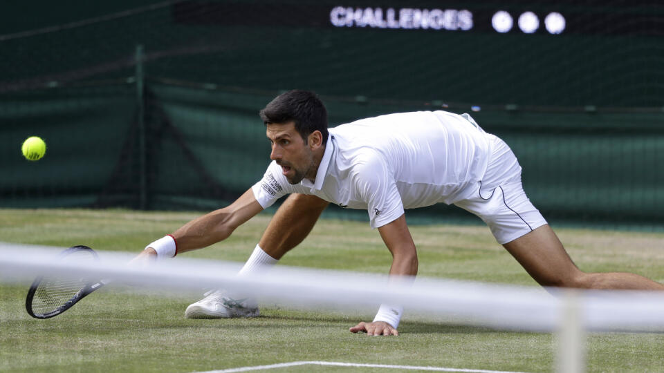 Srbský tenista Novak Djokovič sa stal prvým finalistom dvojhry mužov na grandslamovom turnaji vo Wimbledone.