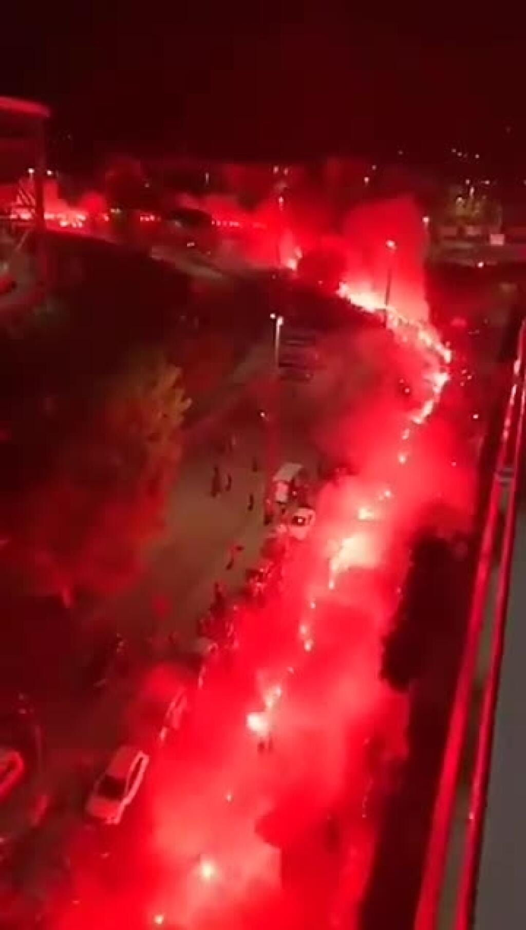 FOTO Manželka slávneho futbalistu terčom útokov: Vysmievajú sa z jej veľkých pŕs