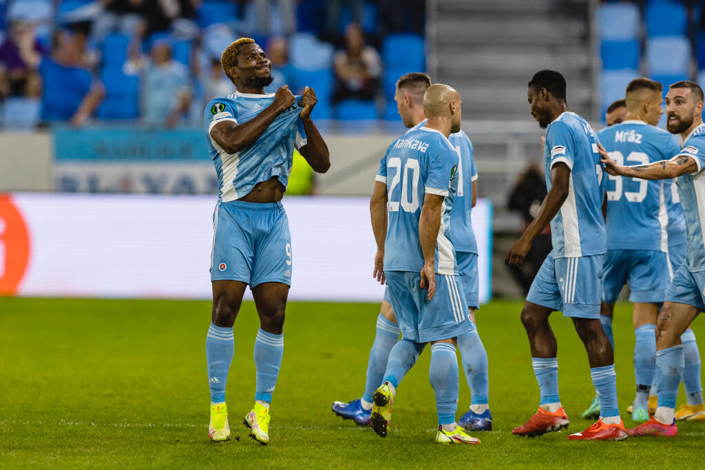 Na snímke Ezekiel Henty sa teší z vyrovnávajúceho gólu počas zápasu F skupiny Európskej konferenčnej ligy medzi ŠK Slovan Bratislava a FC Kodaň.
