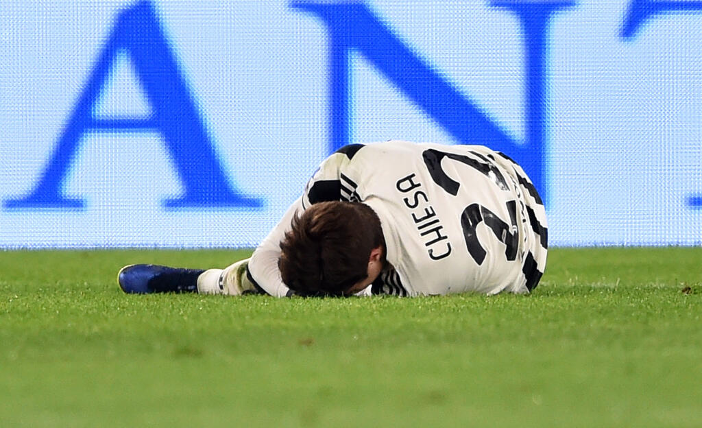 Federico Chiesa sa zranil v zápase proti AS Rím.