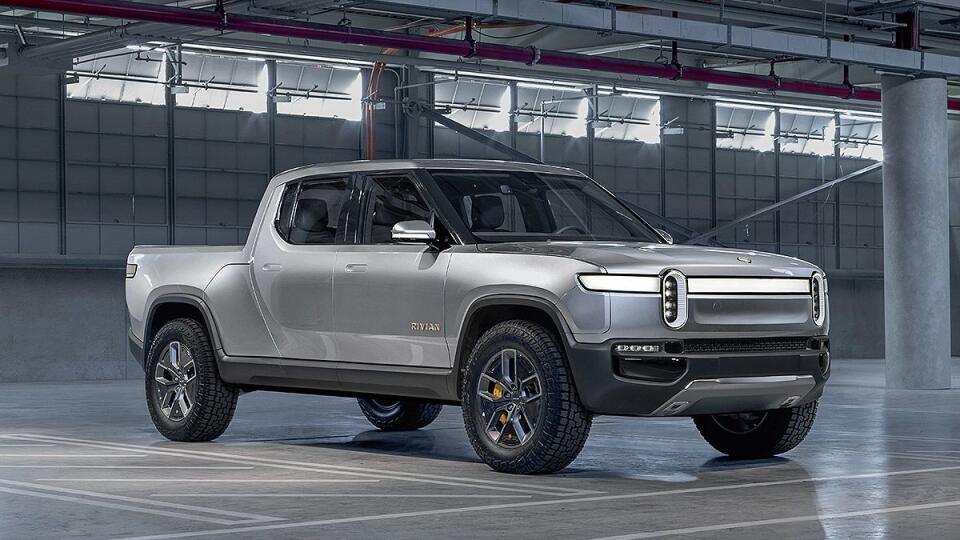 A budúcnosť? Môže vyzerať takto: na konci roka 2018 prezentoval v Los Angeles start-up Rivian model RT1. Poháňajú ho štyri elektromotory, každý s výkonom asi 147 kW (200 k).