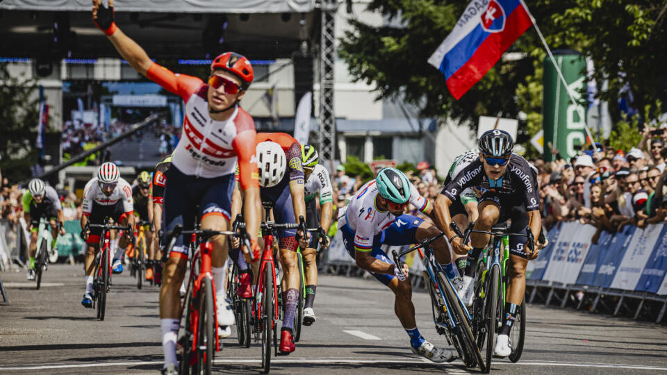 Spoločné Majstrovstvá SR a ČR v cestnej cyklistike v Tlmačoch. Na snímke Peter Sagan v cieli pretekov.