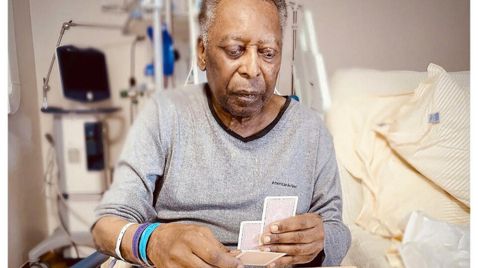 Pelé poslal fanúšikom odkaz priamo z nemocničného zariadenia.
