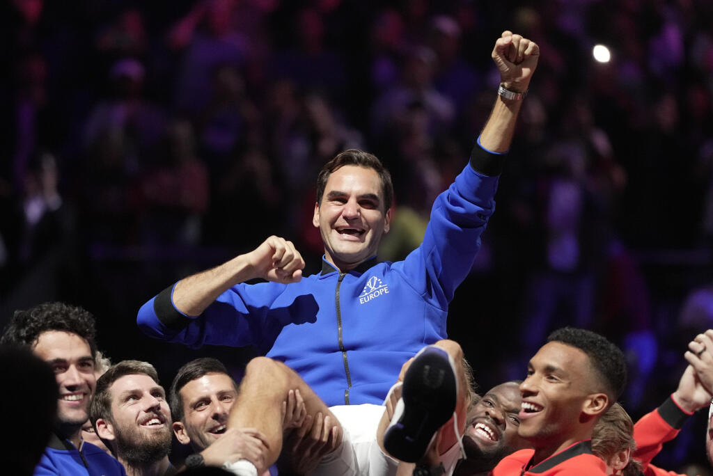 Federer ukončil kariéru v septembri 2022. Raketu zavesil na klinec v Londýne. Jeho kariéra bola fenomenálna. Teraz sa naplno venuje rodine.