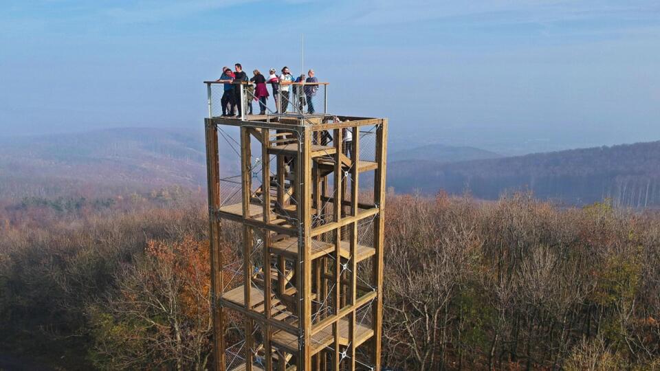 Rozhľadňu nad Modrou pomenovali po lesníkovi, ktorý sa zaslúžil o rozvoj turizmu.