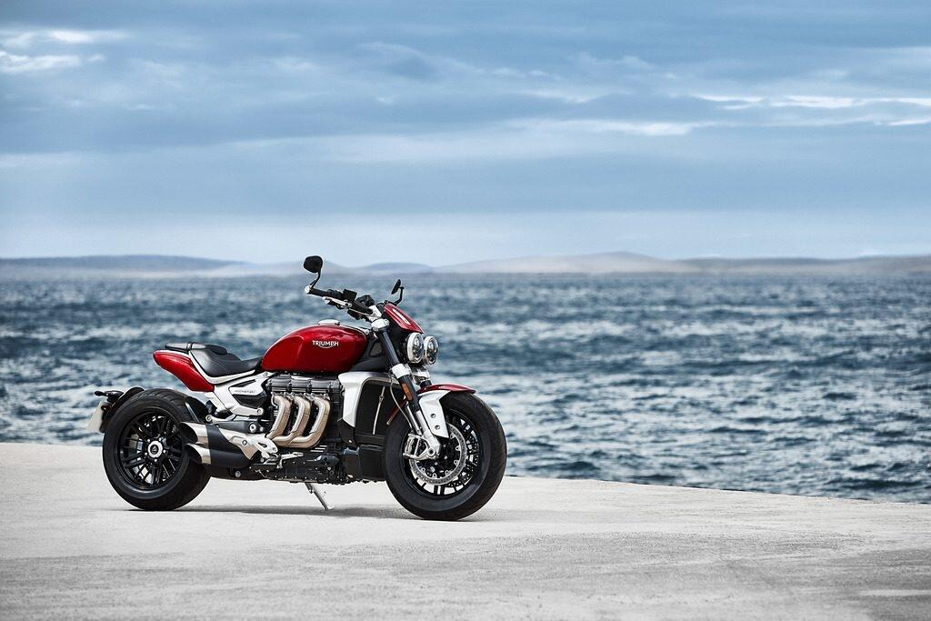 Za červený model Triumph Rocket 3R zaplatíte vyše 23-tisíc eur.