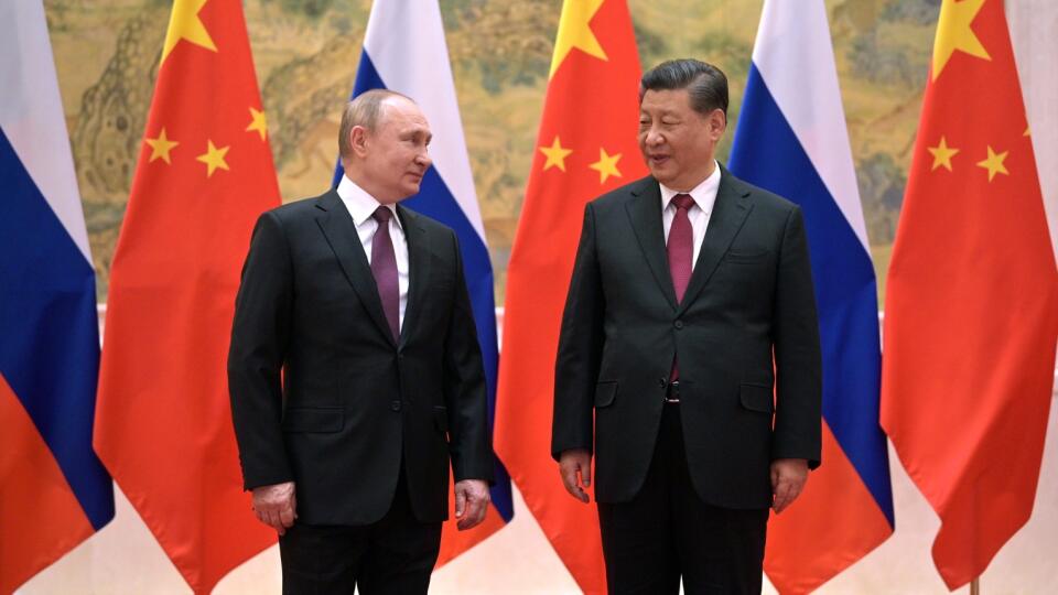 JB 12 Peking - Čínsky prezident Si Ťin-pching (vpravo) a ruský prezident Vladimir Putin pózujú pred ich stretnutím v Pekingu 4. februára 2022. Putin v piatok pricestoval do Pekingu na otvorenie tohtoročných zimných olympijských hier 2022. FOTO TASR/AP
Chinese President Xi Jinping, right, and Russian President Vladimir Putin pose for a photo prior to their talks in Beijing, China, Friday, Feb. 4, 2022. Putin on Friday arrived in Beijing for the opening of the Winter Olympic Games and talks with