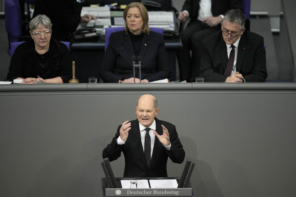 JB 24 Berlín - Nemecký kancelár Olaf Scholz reční počas všeobecnej debaty o rozpočte na rok 2024 v nemeckom parlamente Bundestag v Berlíne 31. januára 2024. FOTO TASR/AP 

German Chancellor Olaf Scholz speaks during a general debate on the budget at the German parliament Bundestag in Berlin, Germany, Wednesday, Jan. 31, 2024. (AP Photo/Ebrahim Noroozi)