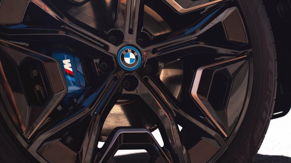 BMW iX M60.