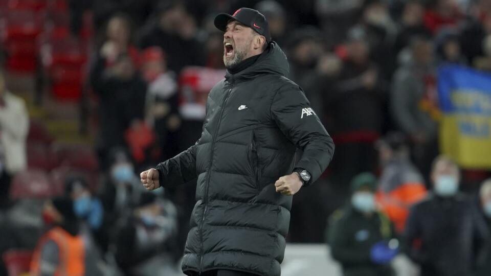 PK 70 Liverpool - Tréner FC Liverpool Jürgen Klopp sa teší po víťazstve v zápase 28. kola anglickej futbalovej Premier League FC Liverpool - West Ham United v Liverpoole v sobotu 5. marca 2022. FOTO TASR/AP
Liverpool's manager Jurgen Klopp celebrates after their win in the English Premier League soccer match against West Ham United at Anfield stadium in Liverpool, England, Saturday, March 5, 2022. (AP Photo/Jon Super)