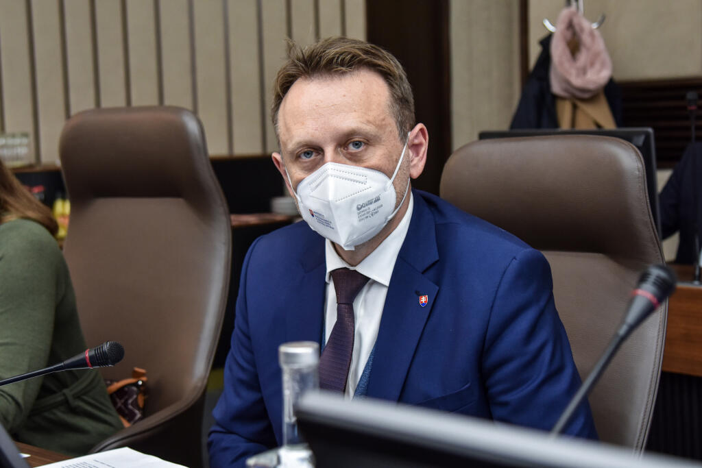 Na snímke minister poľnohospodárstva a rozvoja vidieka SR Samuel Vlčan (nominant OĽANO) počas 48. rokovania vlády SR 22. decembra 2021 v Bratislave. FOTO TASR - Pavol Zachar