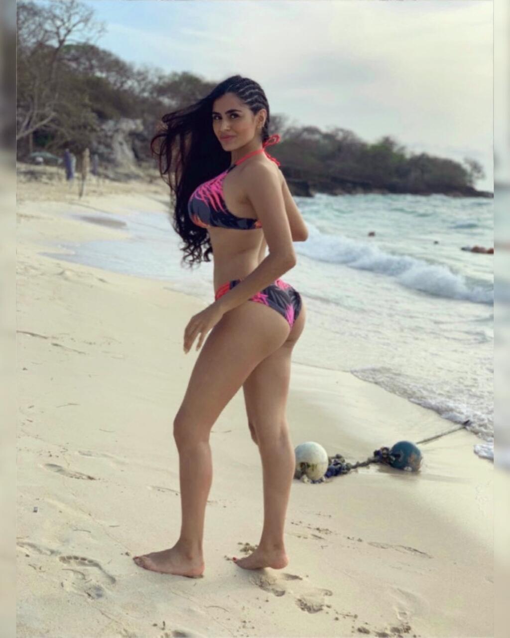 To, že Valeria nemá s vyzliekaním problém, dokazuje sexi fanúšička pravidelne. Na instagrame nemá problém predviesť, čo skrýva v spodnej bielizni a na dráždivých fotkách sa vynímajú najmä jej obrovské prsia.