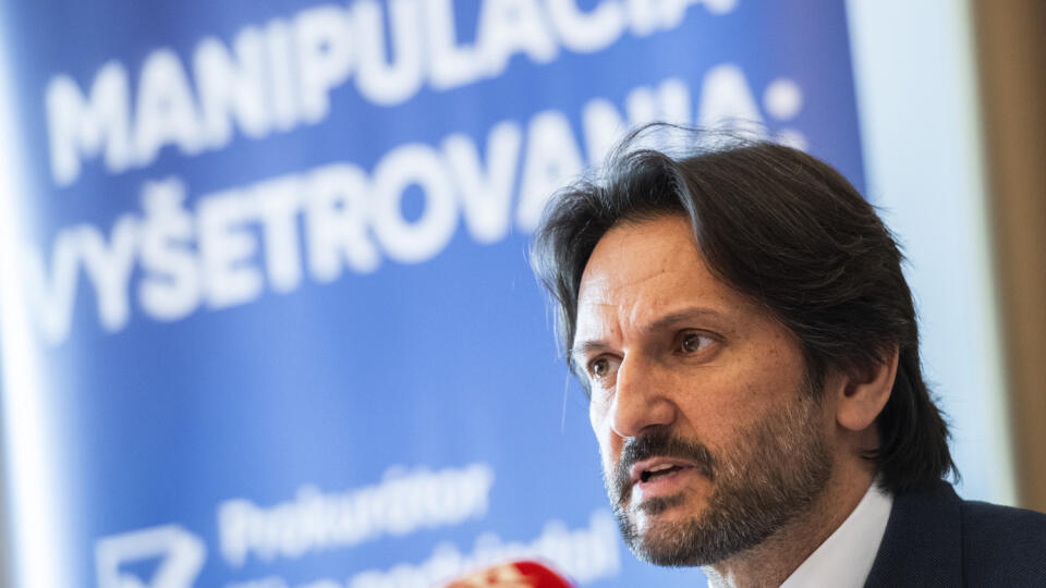 Na snímke advokát Robert Kaliňák počas tlačovej konferencie právnych zástupcov Miroslava Výboha k predloženiu dôkazov o lživom konaní OČTK a manipulácii trestného konania vo veci Mýtnik III v Bratislave 11. apríla 2022. FOTO TASR - Jaroslav Novák