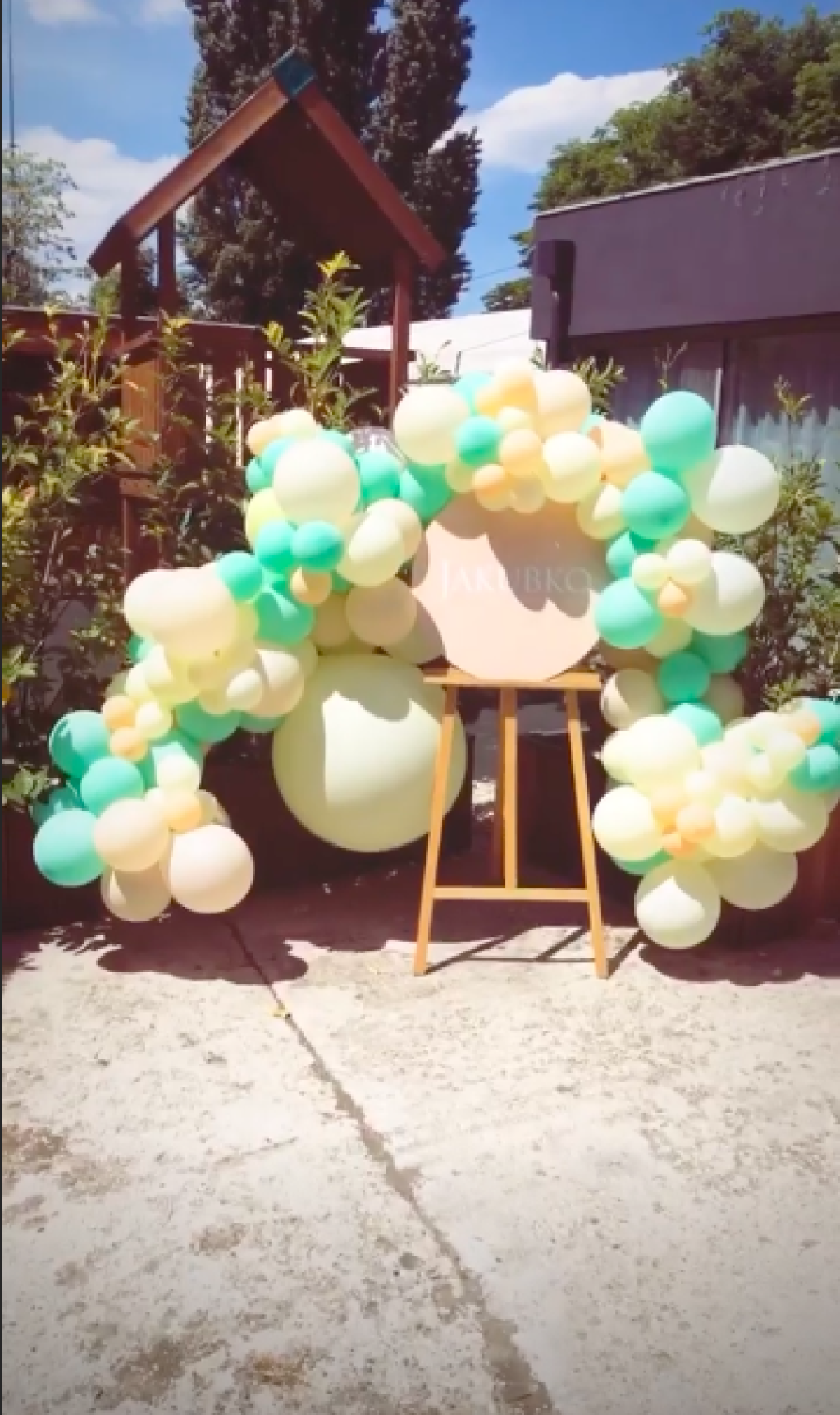 Špeciálna oslava baby shower, ktorá je tradičná najmä v Amerike sa konala v jednej z luxusných bratislavských reštaurácií pri nábreží Dunaja.