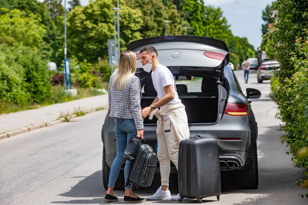 Záložní László Bénes sa vozí na luxusnom SUV od Mercedesu.