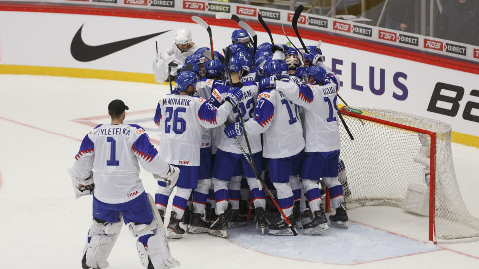 Slovenskí hokejisti do 20 rokov zvíťazili vo svojom prvom zápase na MS tejto vekovej kategórie v Třinci nad Kazachstanom 3:1