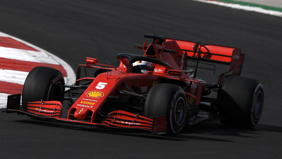 EBE 14 Portimao - Na snímke nemecký pilot formuly 1 Sebastian Vettel na Ferrari počas prvého tréningu pred nedeľnou Veľkou cenou Portugalska F1 na okruhu Algarve v meste Portimao na juhu krajiny v piatok 23. októbra 2020. Formula 1 sa vráti do Portugalska po 24 rokoch od roku 1996. FOTO TASR/AP
Ferrari driver Sebastian Vettel of Germany steers his car during the first practice session prior to the Formula One Portuguese Grand Prix at the Algarve International Circuit in Portimao, Portugal, Frida