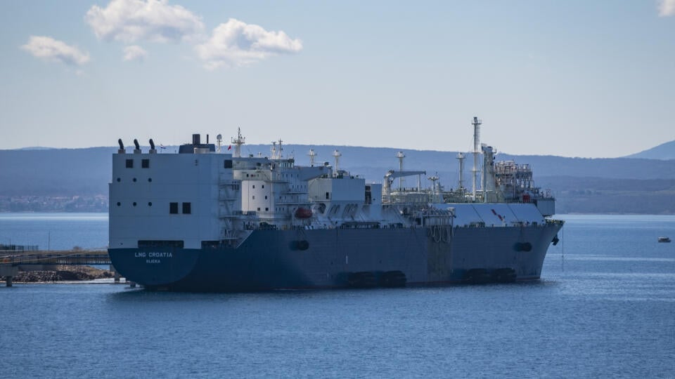 Na snímke tanker so zemným plynom v LNG termináli na chorvátskom ostrove Krk v meste Omišalj 18. marca 2023. FOTO TASR - Jaroslav Novák