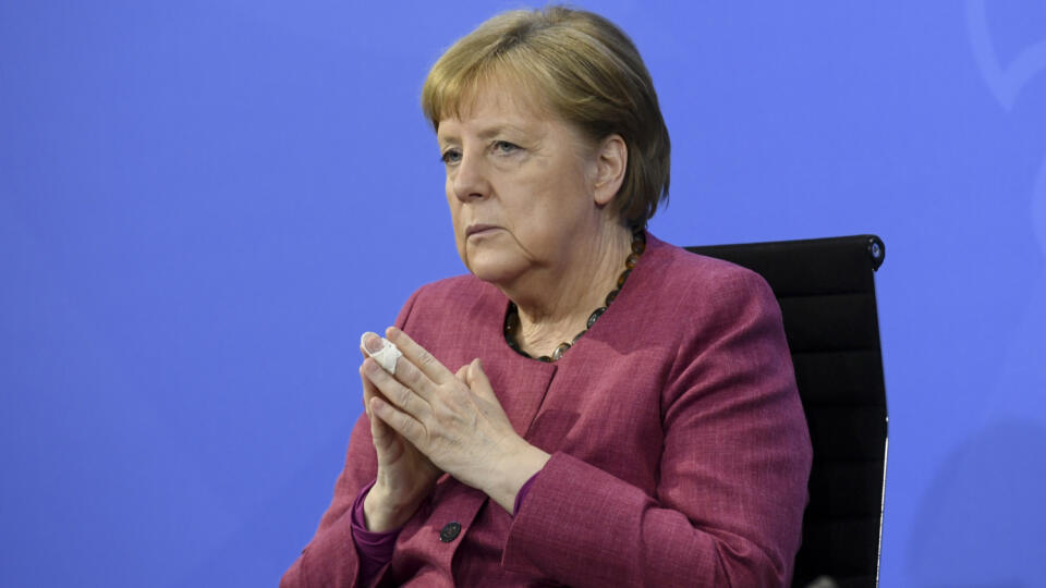 JB 35 Berlín - Nemecká kancelárka Angela Merkelová (CDU) počas tlačovej konferencie po vakcinačnom summite v Berlíne 27. mája 2021. Merkelová rokovala s premiérmi 16 spolkových krajín o očkovacej kampani proti novému koronavírusu. FOTO TASR/AP
German Chancellor Angela Merkel attends a news conference after a coronavirus COVID-19 vaccination summit of the federal and state governments at the Chancellery in Berlin, Germany Thursday May 27, 2021. (Annegret Hilse/Pool via AP)