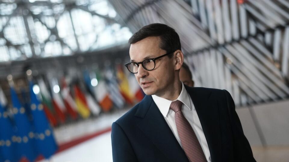 JB 25 Brusel - Poľský premiér Mateusz Morawiecki prichádza na summit EÚ v Bruseli 25. marca 2022. Lídri členských krajín Európskej únie obvinili Rusko z páchania vojnových zločinov na Ukrajine a uviedli, že