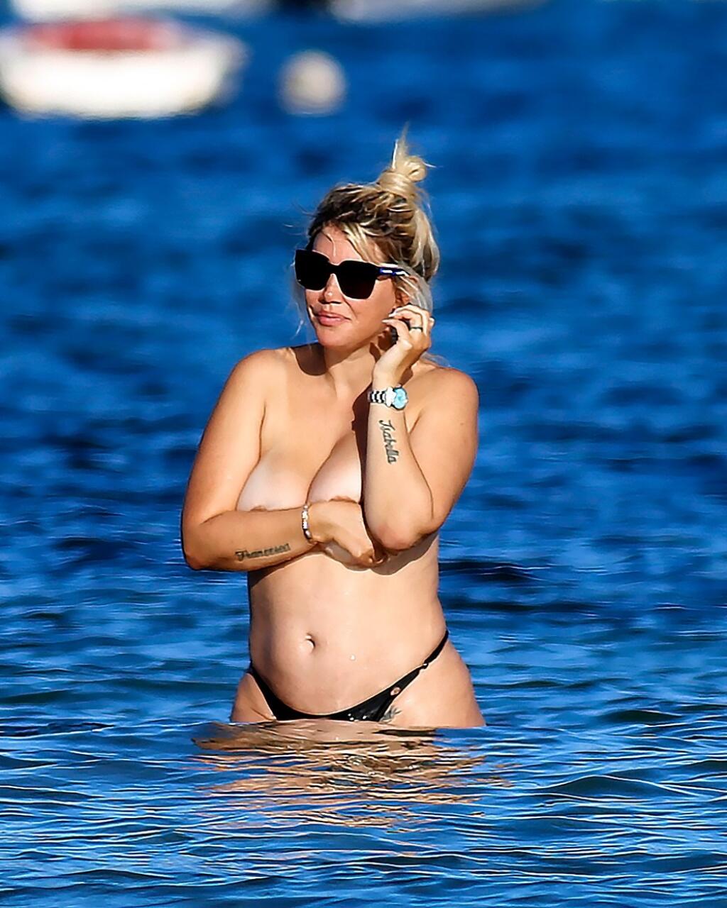 Argentínska modelka Wanda Nara bola najskôr manželkou Maxiho Lopeza, no opustila ho s jeho vtedajším spoluhráčom a krajanom Maurom Icardim. Pár, ktorý mal spolu tri deti sa rozviedol a Wanda začala žiť s Icardim.
ktorý hral po boku Icardiho, keď boli obaja v Sampdorii.