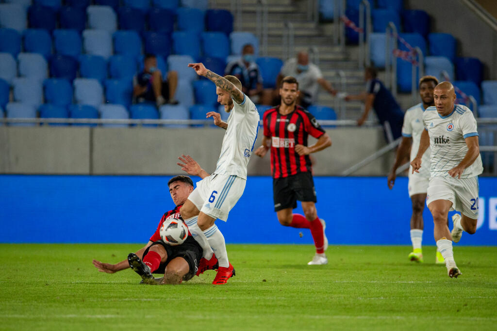 ŠK Slovan Bratislava a Lincoln Red Imps FC sa stretol v zápase tretieho kola kvalifikácie Európskej ligy na Tehelnom poli v Bratislave. Na snímke je Joeri De Kamps.