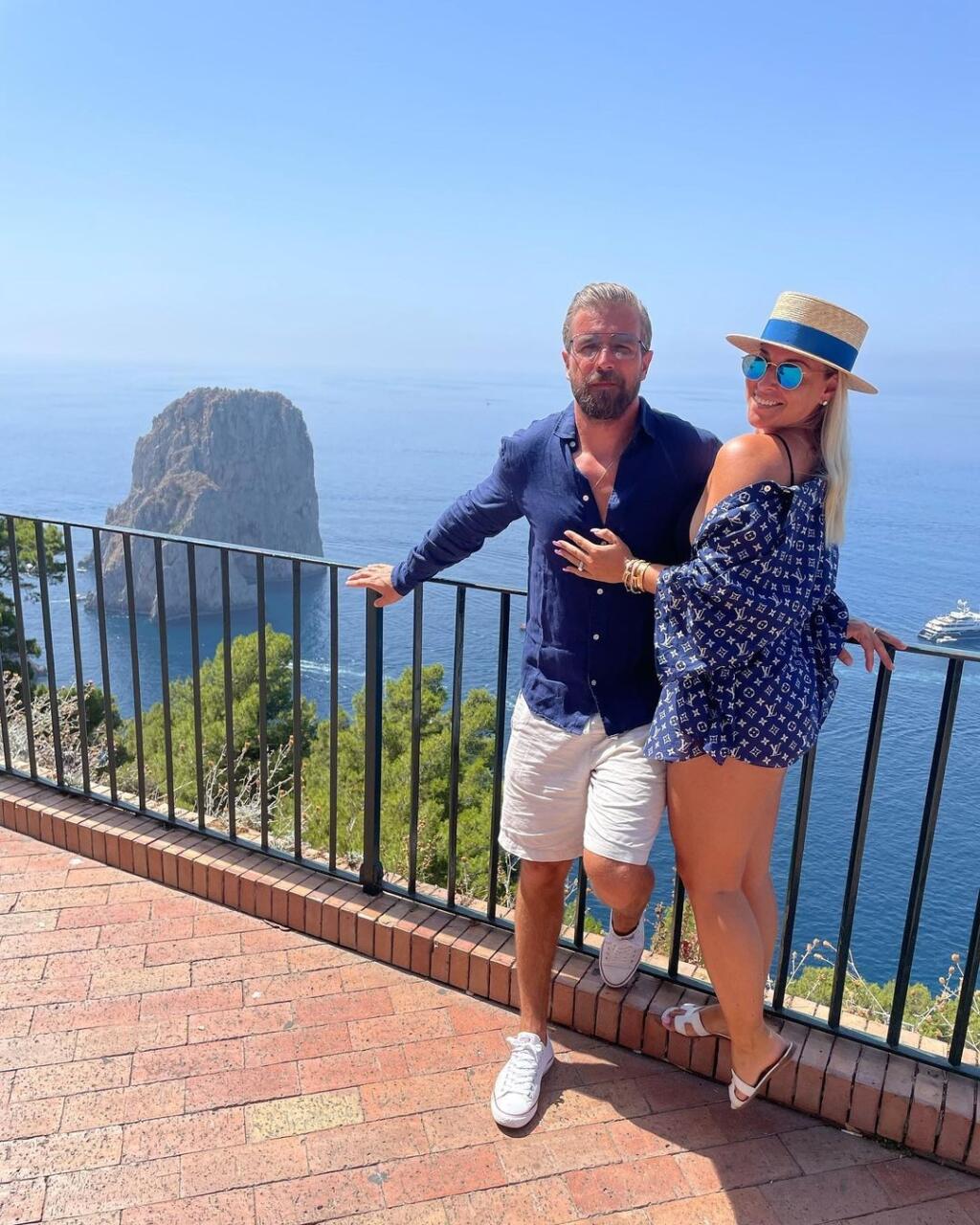 Na dovolenke v Taliansku si Cibulková pripomenula významný dátum, 9. júla sa totiž vydala za manžela Michala. Piate výročie teda Navarovci oslávili práve na Capri.