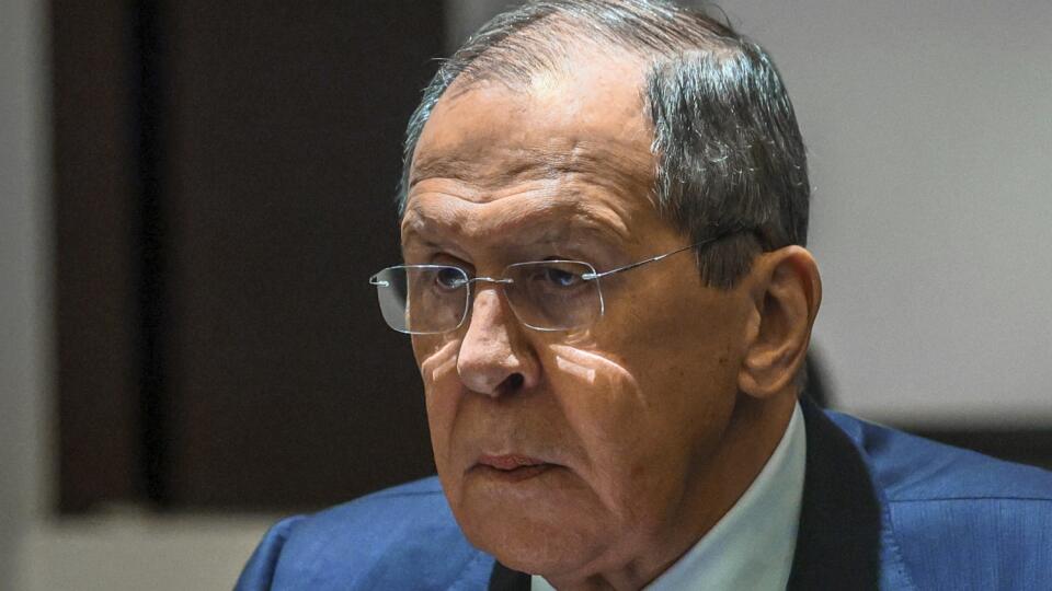 WA 22 Dušanbe - Ruský minister zahraničných vecí Sergej Lavrov počas stretnutia s arménskym rezortným kolegom Araratom Mirzojanom v Dušanbe vo štvrtok 12. mája 2022. FOTO TASR/AP
In this handout photo released by Russian Foreign Ministry Press Service, Russian Foreign Minister Sergey Lavrov attends a meeting with Armenian Foreign Minister Ararat Mirzoyan in Dushanbe, Tajikistan, Thursday, May 12, 2022. (Russian Foreign Ministry Press Service via AP)