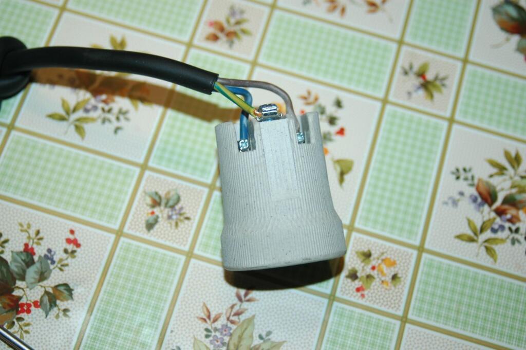 Fotonávod: Ako vytuningovať staré dielenské lampy.