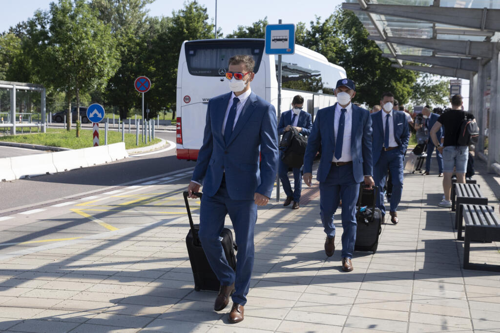 Odlet slovenských futbalových reprezentantov na majstrovstvá Európy 2021 do Petrohradu