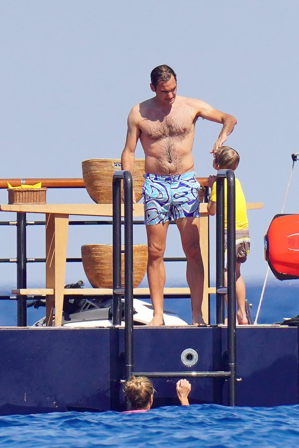 Tatko Federer bol na roztrhanie a dcéry so synmi mu nedali vydýchnuť.